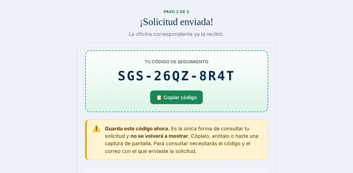 Pantalla de solicitud enviada mostrando el código de seguimiento y el botón Copiar código